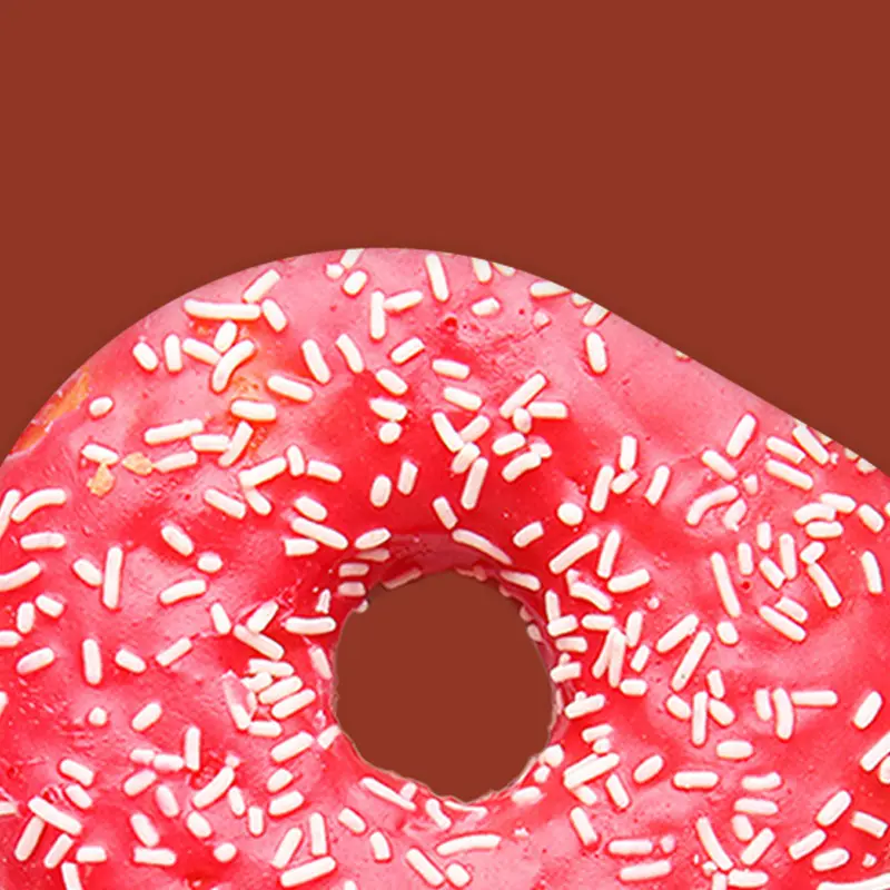 Donut artisanal à la framboise glacé - bakery bliss café biarritz